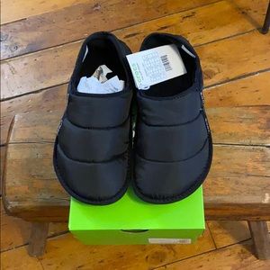 crocs neo puff lined slipper